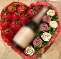 Сердце 213. Сердце с клубникой и розами из бельгийского шоколада